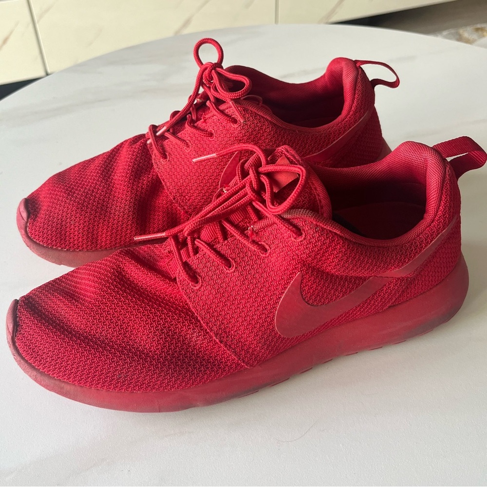 Nike roshe one run in all red, size US 8.5
